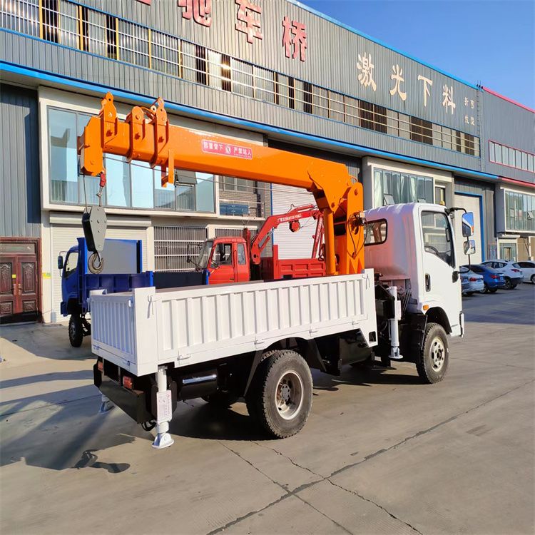 扎鲁特旗三轮随车吊定制 农用改装机自备吊中瑞长期出售